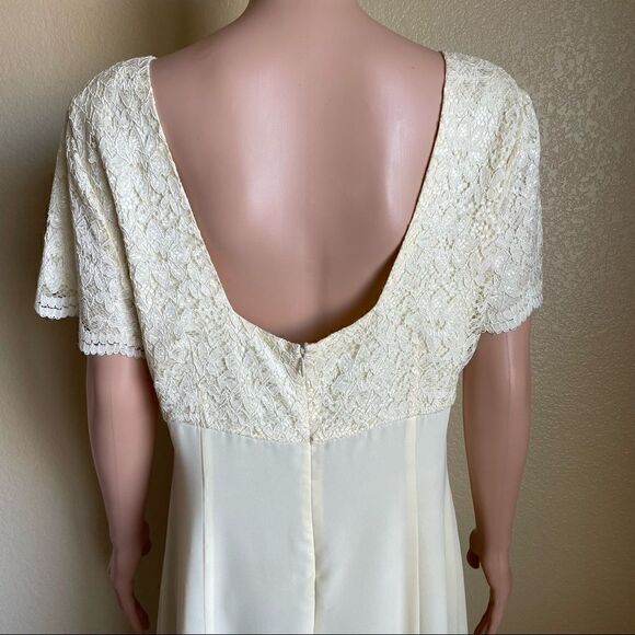 VTG Lanz of Salzburg Pale Yellow/Ivory Lace Gown Mother of the Bride Size 12 - Picture 7 of 11